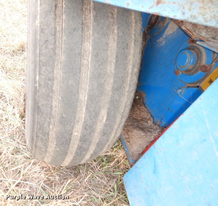 image for item DK3158 Ford 552  round baler