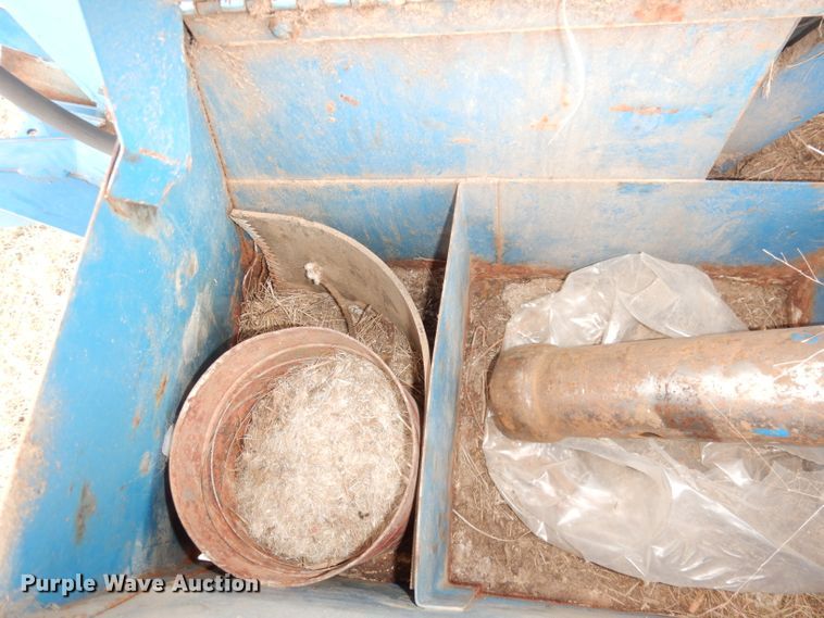 image for item DK3158 Ford 552  round baler