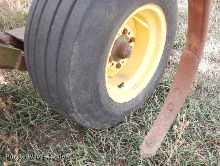 image for item DK3216 John Deere 712  chisel