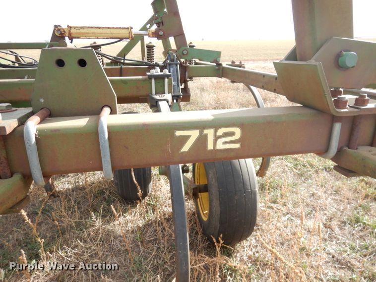 image for item DK3216 John Deere 712  chisel