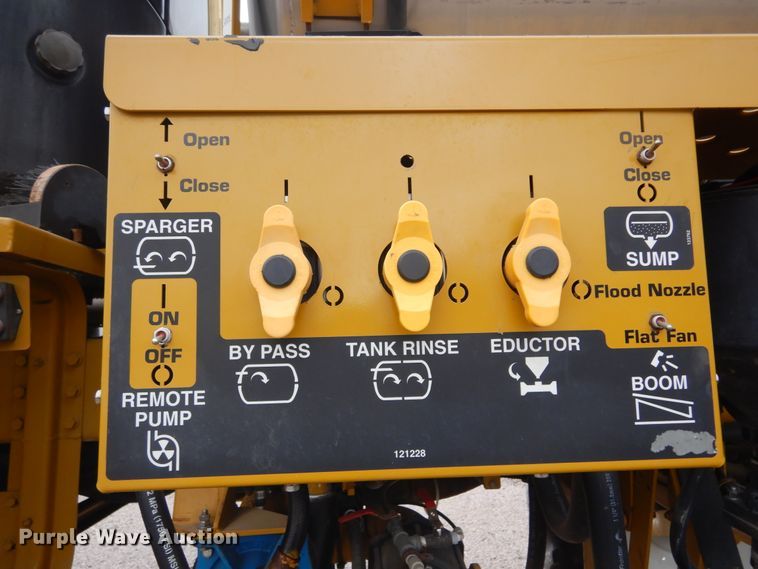 image for item DK3267 2005 Ag-Chem RoGator 1264C  sprayer