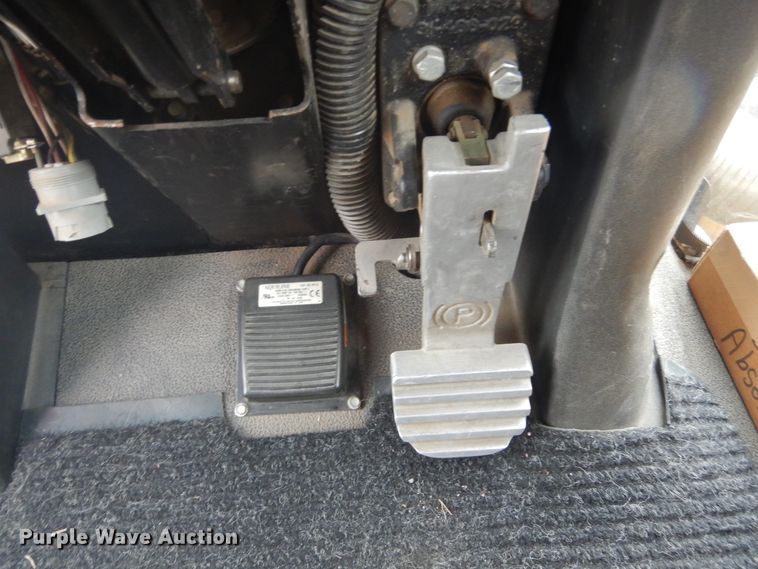 image for item DK3267 2005 Ag-Chem RoGator 1264C  sprayer