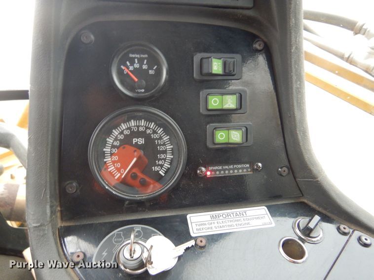 image for item DK3267 2005 Ag-Chem RoGator 1264C  sprayer