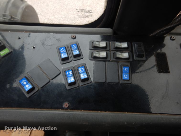 image for item DK3267 2005 Ag-Chem RoGator 1264C  sprayer