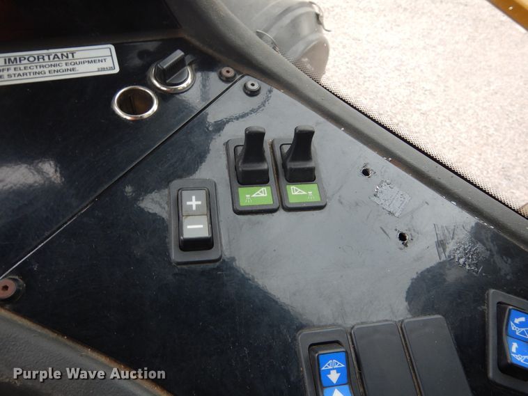 image for item DK3267 2005 Ag-Chem RoGator 1264C  sprayer