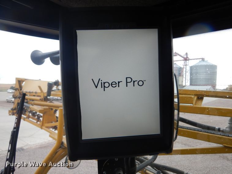 image for item DK3267 2005 Ag-Chem RoGator 1264C  sprayer