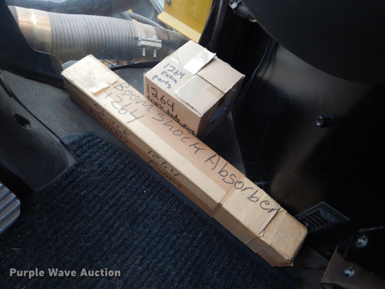 image for item DK3267 2005 Ag-Chem RoGator 1264C  sprayer