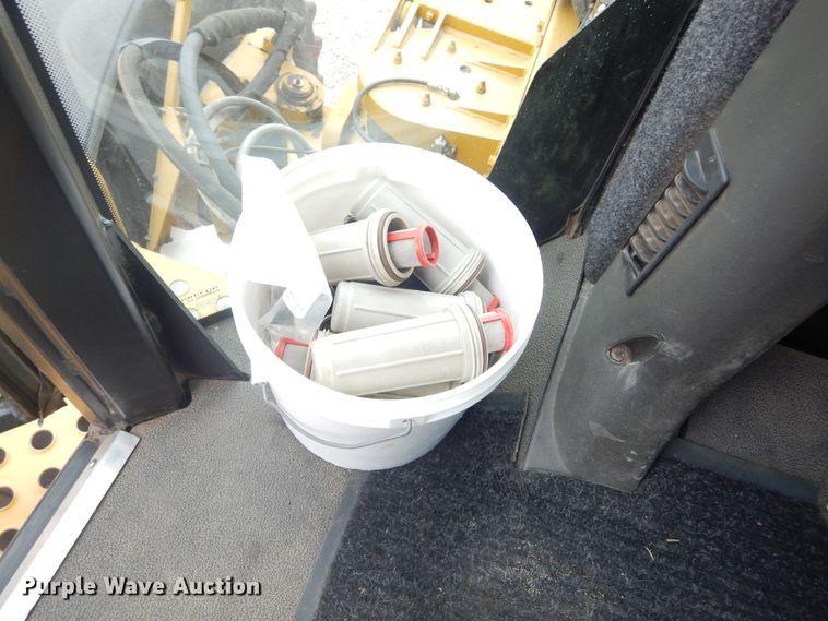 image for item DK3267 2005 Ag-Chem RoGator 1264C  sprayer