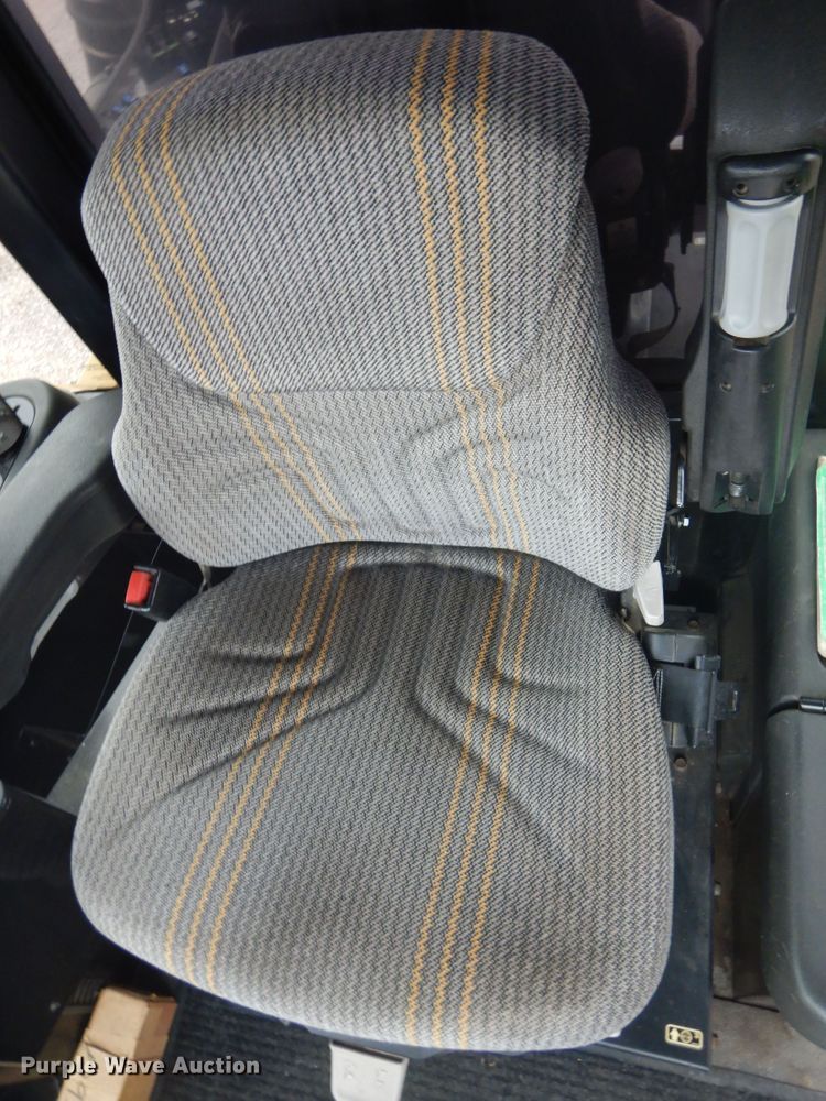 image for item DK3267 2005 Ag-Chem RoGator 1264C  sprayer