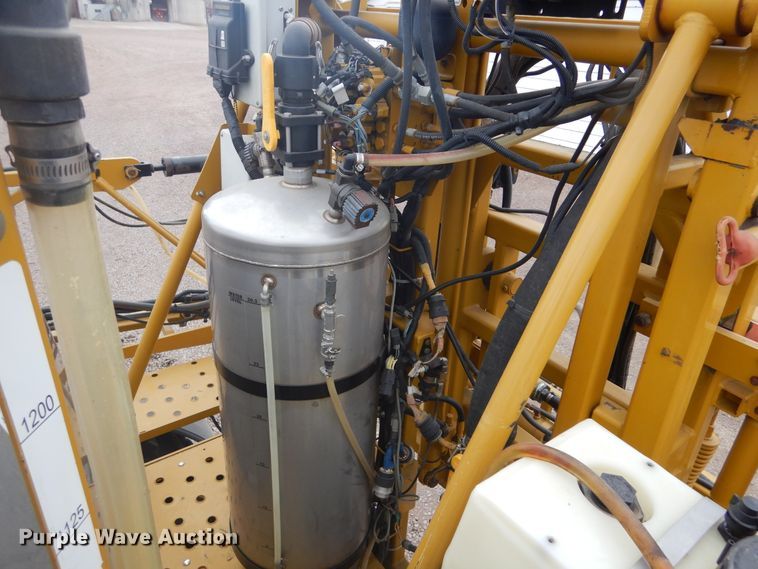 image for item DK3267 2005 Ag-Chem RoGator 1264C  sprayer