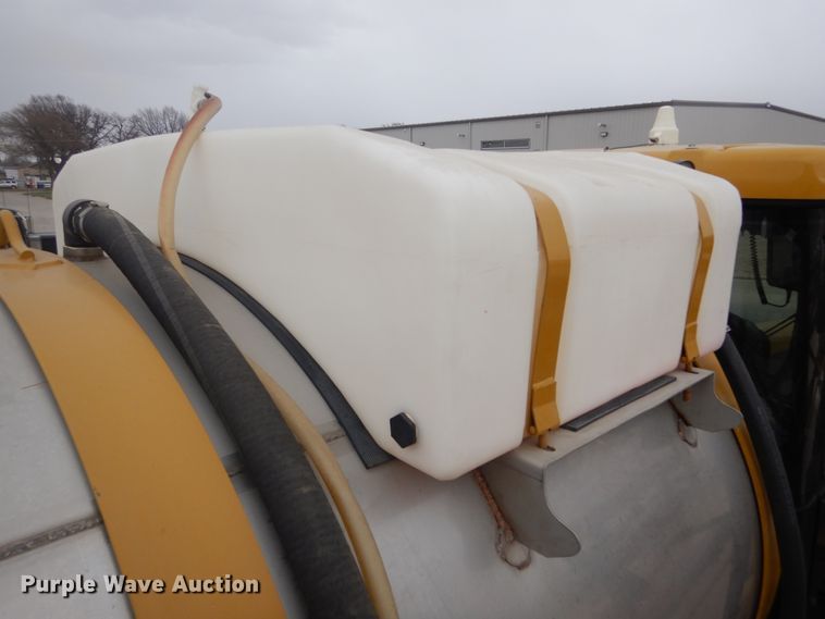 image for item DK3267 2005 Ag-Chem RoGator 1264C  sprayer