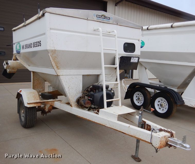 image for item DK3381 1990 Unverferth 150  seed tender trailer