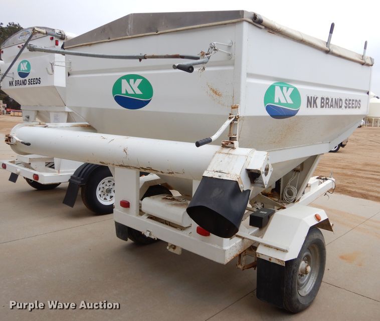 image for item DK3381 1990 Unverferth 150  seed tender trailer