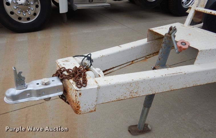 image for item DK3381 1990 Unverferth 150  seed tender trailer