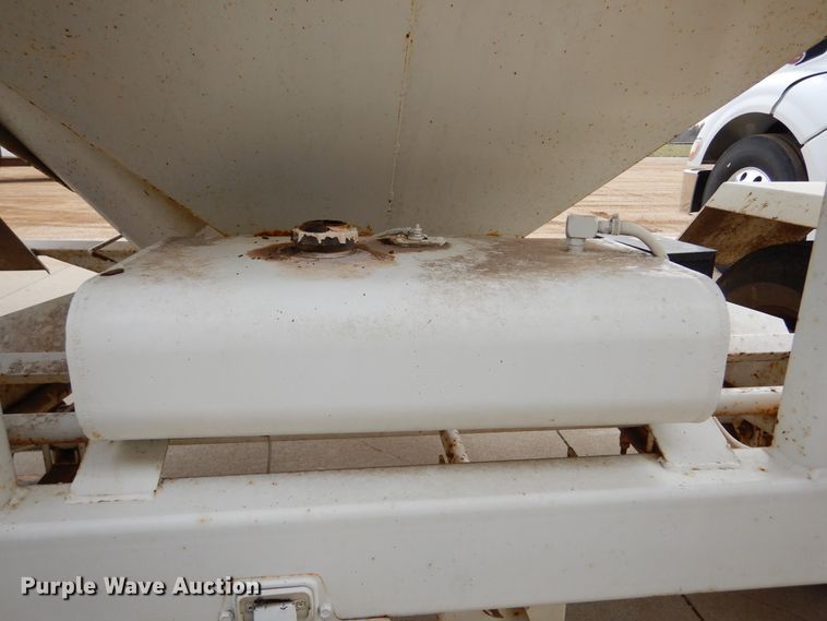 image for item DK3381 1990 Unverferth 150  seed tender trailer