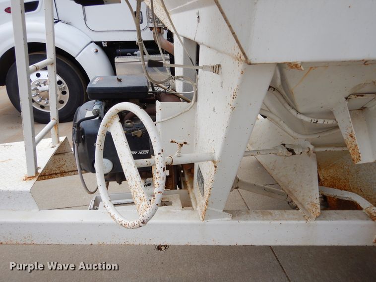 image for item DK3381 1990 Unverferth 150  seed tender trailer