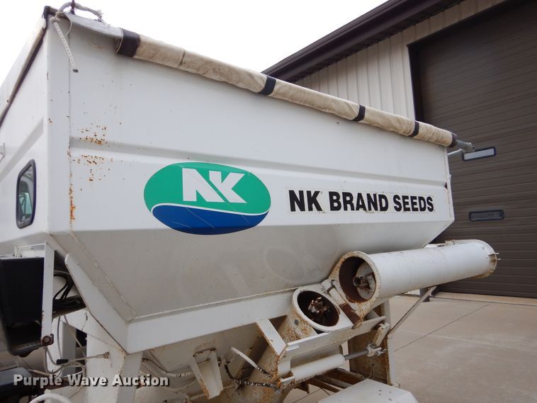 image for item DK3381 1990 Unverferth 150  seed tender trailer