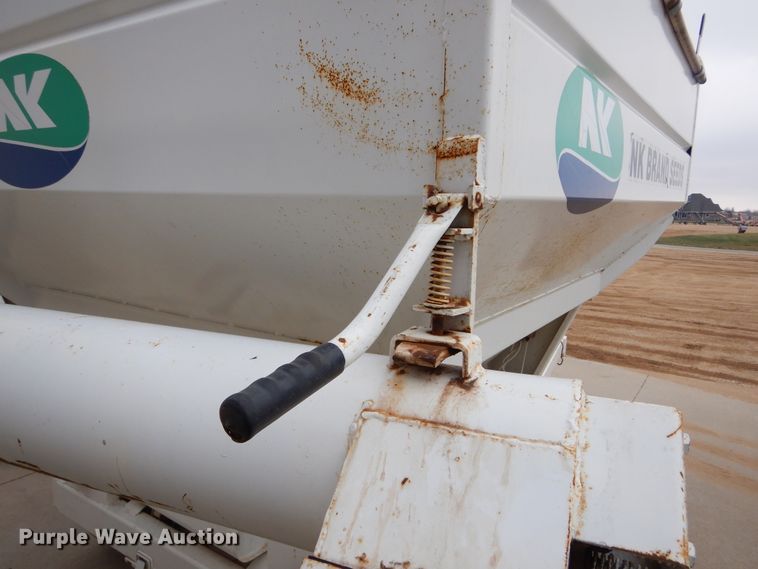 image for item DK3381 1990 Unverferth 150  seed tender trailer