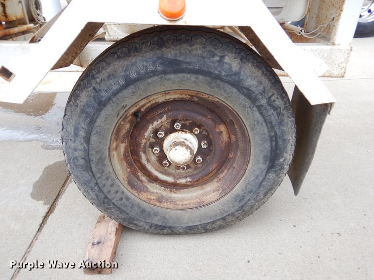 image for item DK3381 1990 Unverferth 150  seed tender trailer