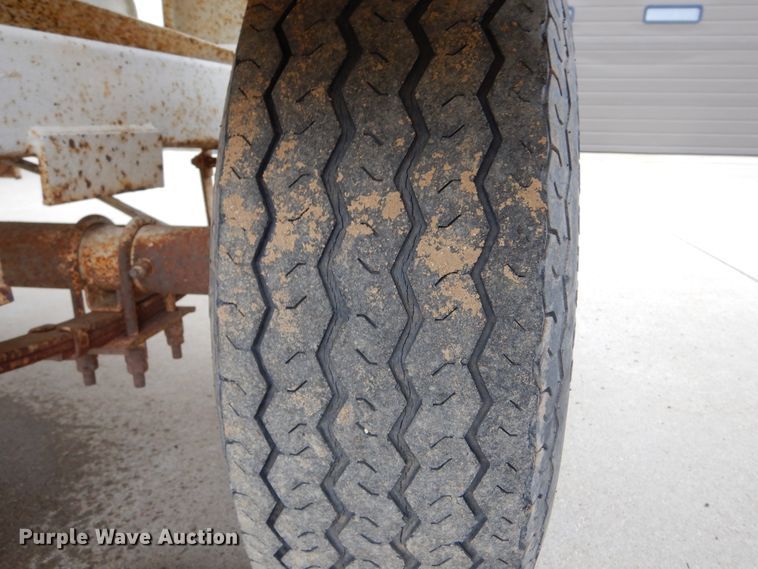 image for item DK3381 1990 Unverferth 150  seed tender trailer