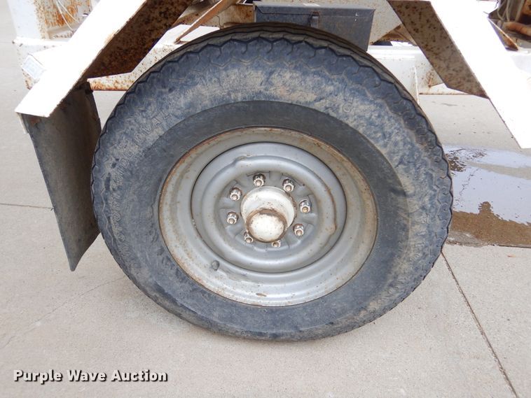 image for item DK3381 1990 Unverferth 150  seed tender trailer