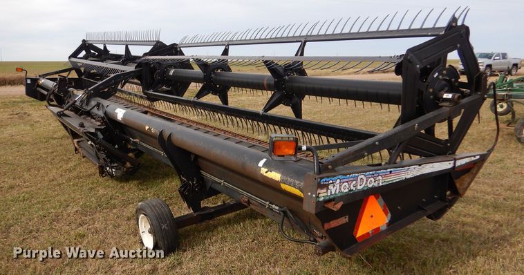 image for item DL3486 2006 MacDon 963  draper head