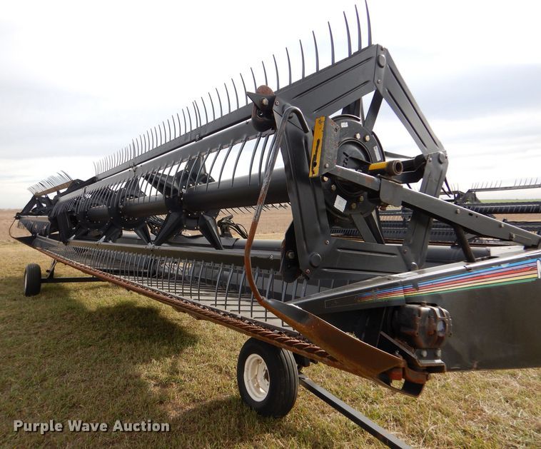 image for item DL3486 2006 MacDon 963  draper head