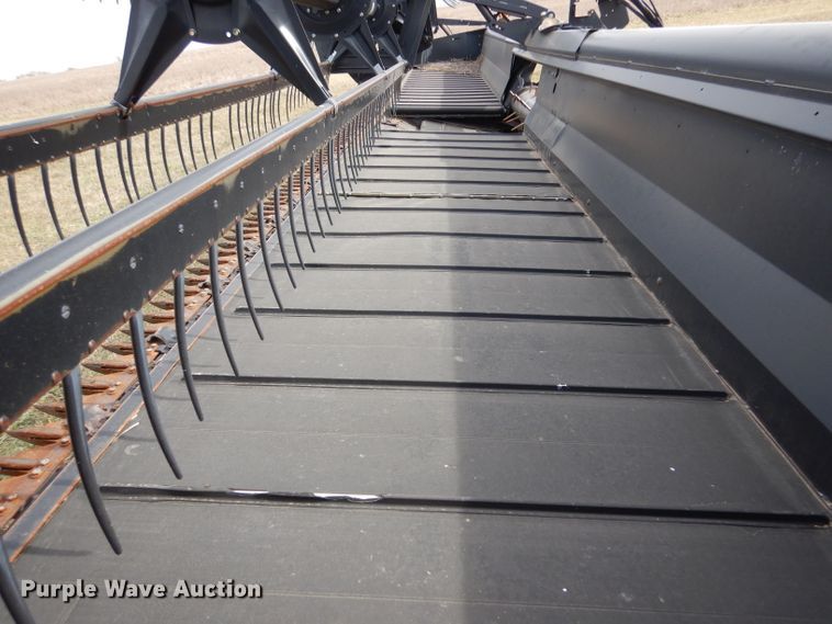 image for item DL3486 2006 MacDon 963  draper head