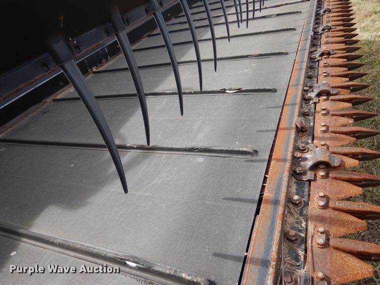 image for item DL3486 2006 MacDon 963  draper head