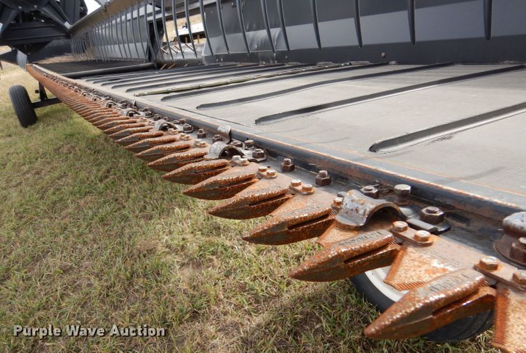 image for item DL3486 2006 MacDon 963  draper head