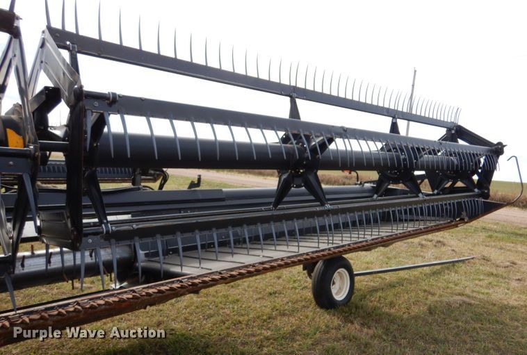 image for item DL3486 2006 MacDon 963  draper head