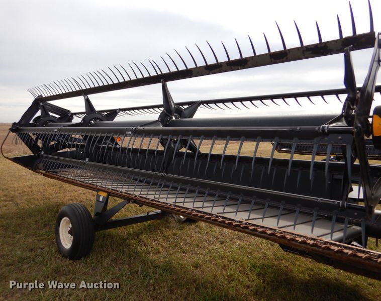 image for item DL3486 2006 MacDon 963  draper head