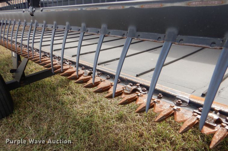 image for item DL3486 2006 MacDon 963  draper head