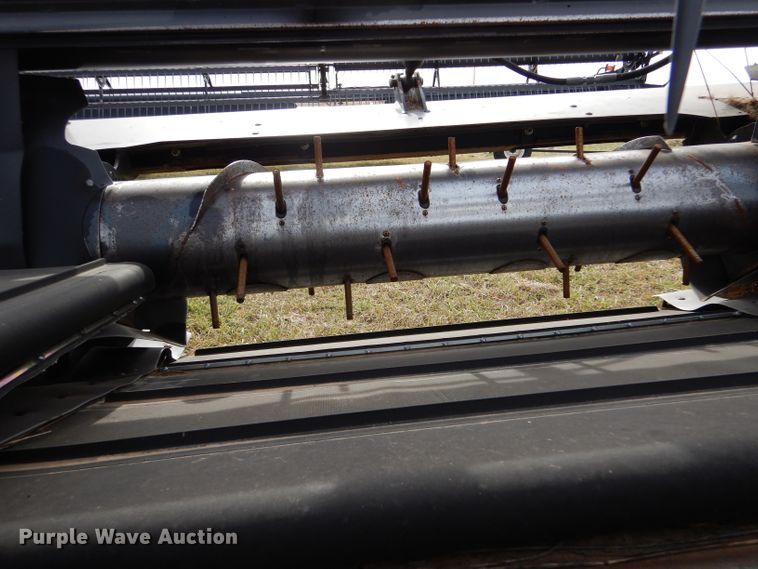 image for item DL3486 2006 MacDon 963  draper head