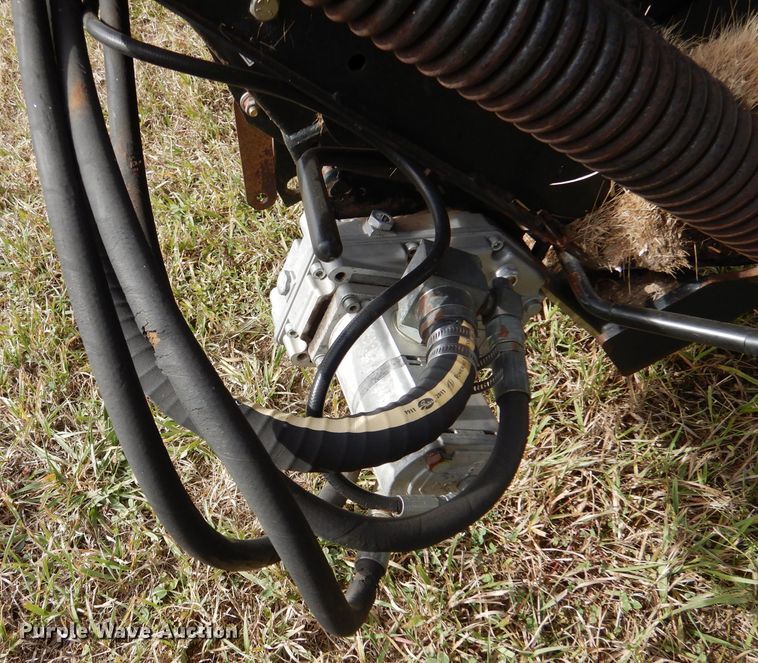 image for item DL3486 2006 MacDon 963  draper head