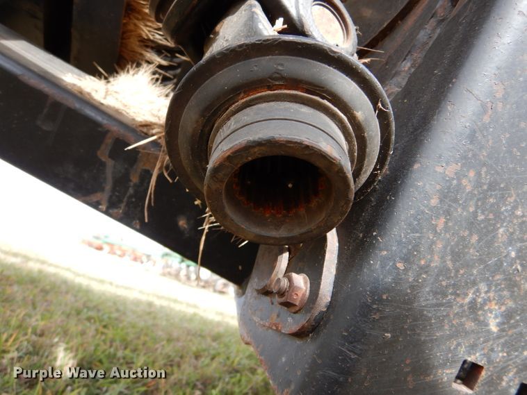 image for item DL3486 2006 MacDon 963  draper head