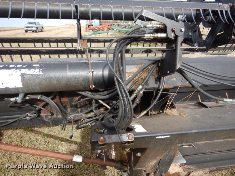 image for item DL3486 2006 MacDon 963  draper head