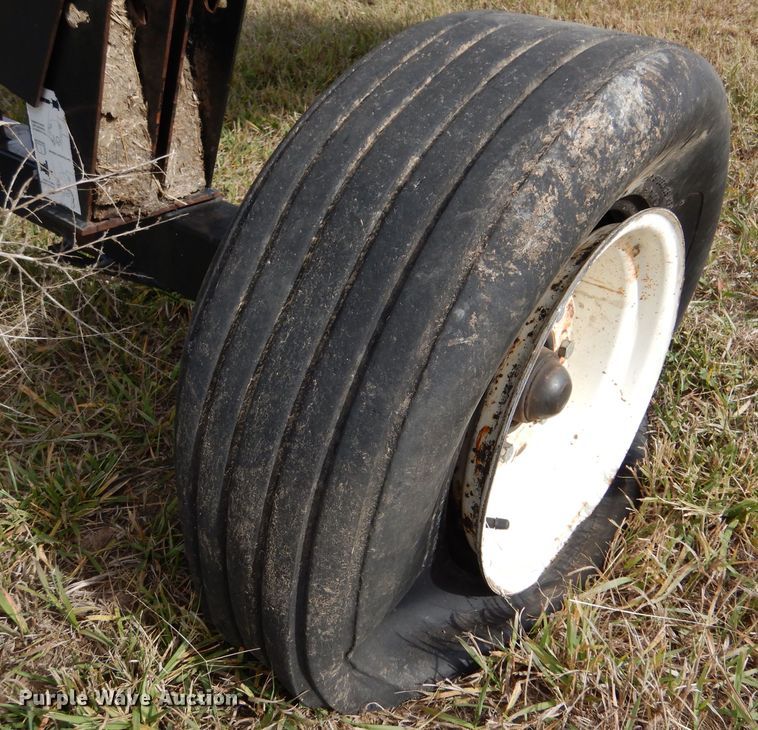 image for item DL3486 2006 MacDon 963  draper head