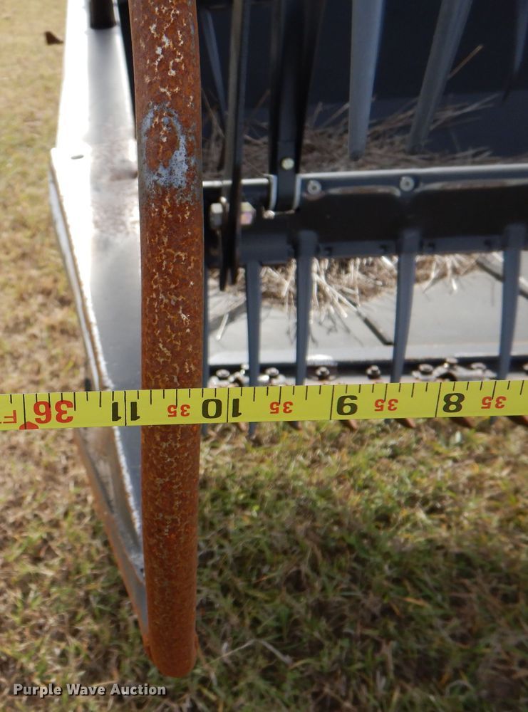 image for item DL3486 2006 MacDon 963  draper head