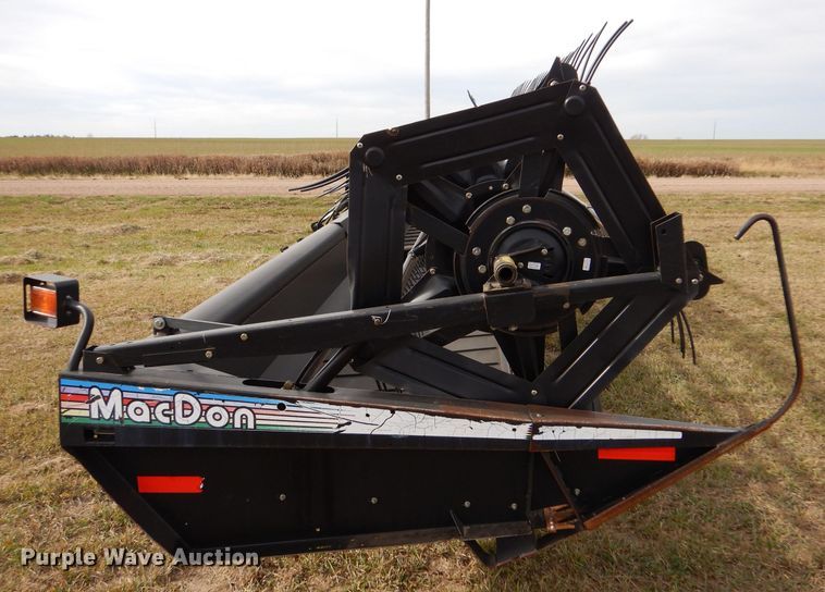 image for item DL3487 2006 MacDon 963  draper head