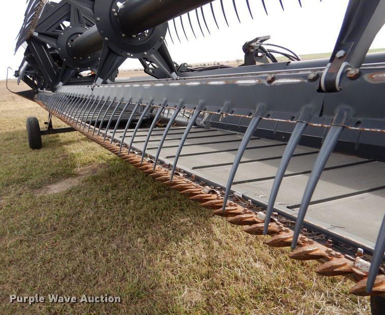 image for item DL3487 2006 MacDon 963  draper head