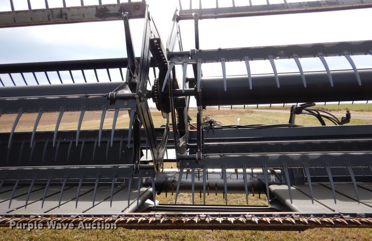 image for item DL3487 2006 MacDon 963  draper head