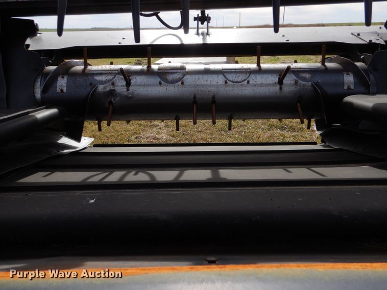 image for item DL3487 2006 MacDon 963  draper head