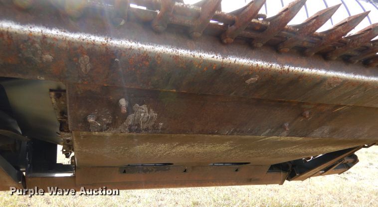 image for item DL3487 2006 MacDon 963  draper head