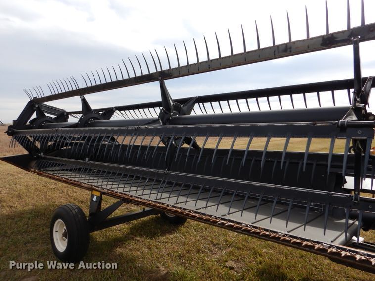 image for item DL3487 2006 MacDon 963  draper head