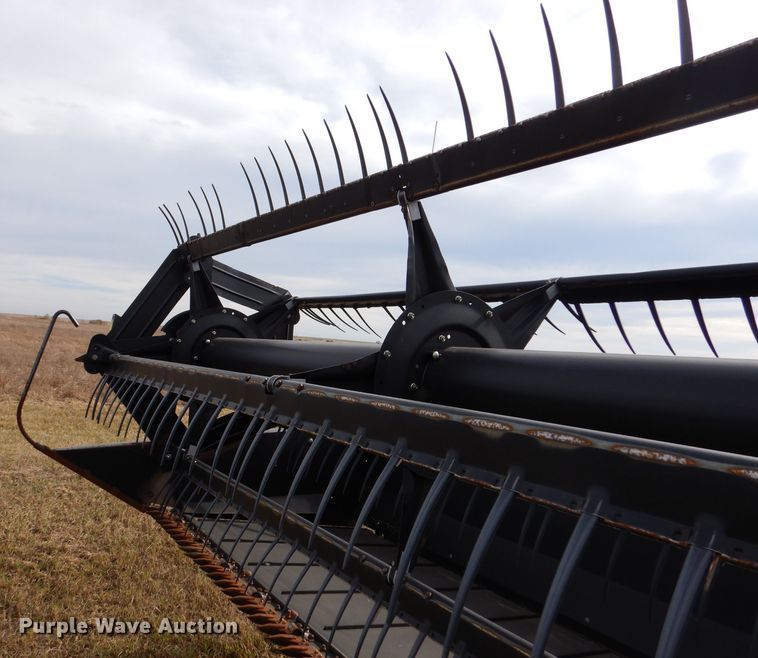 image for item DL3487 2006 MacDon 963  draper head