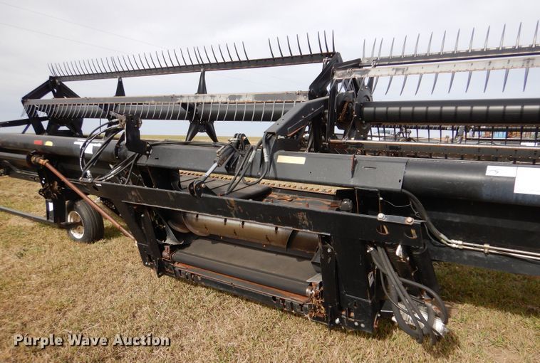 image for item DL3487 2006 MacDon 963  draper head