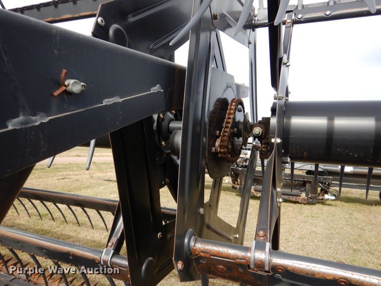 image for item DL3487 2006 MacDon 963  draper head