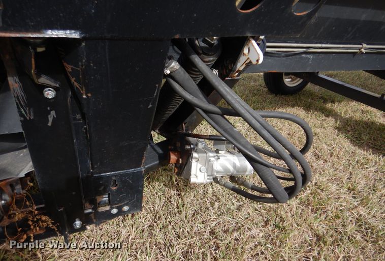 image for item DL3487 2006 MacDon 963  draper head