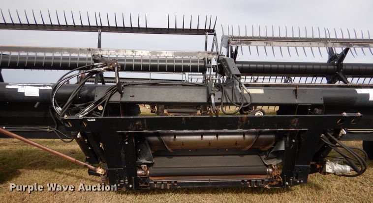 image for item DL3487 2006 MacDon 963  draper head